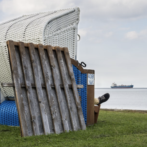 Strandkorb auf dem Strand